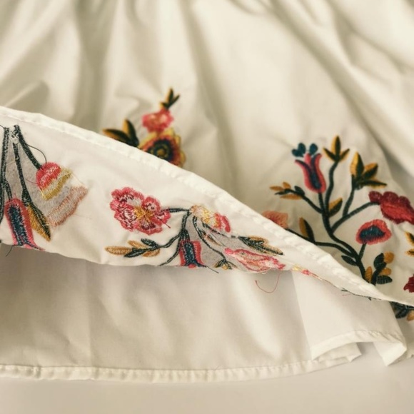 White Off-shoulder Top with Embroidery - Picture 6 of 6